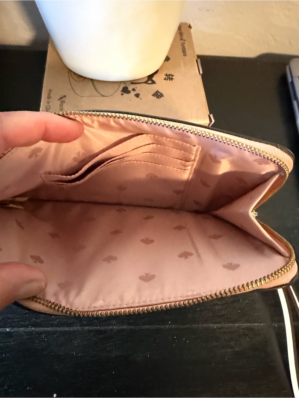 EUC Kate Spade NY Safiano Leather Light Crepe Cameron (650) Wristlet - Picture 7 of 9
